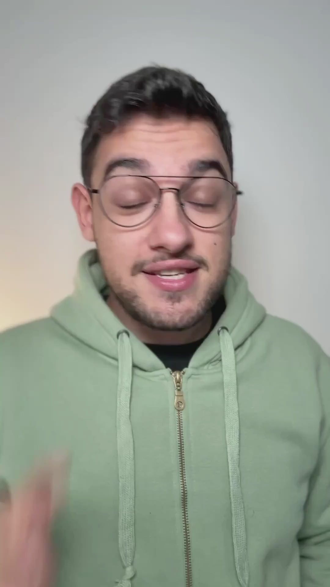 Carica il video: 